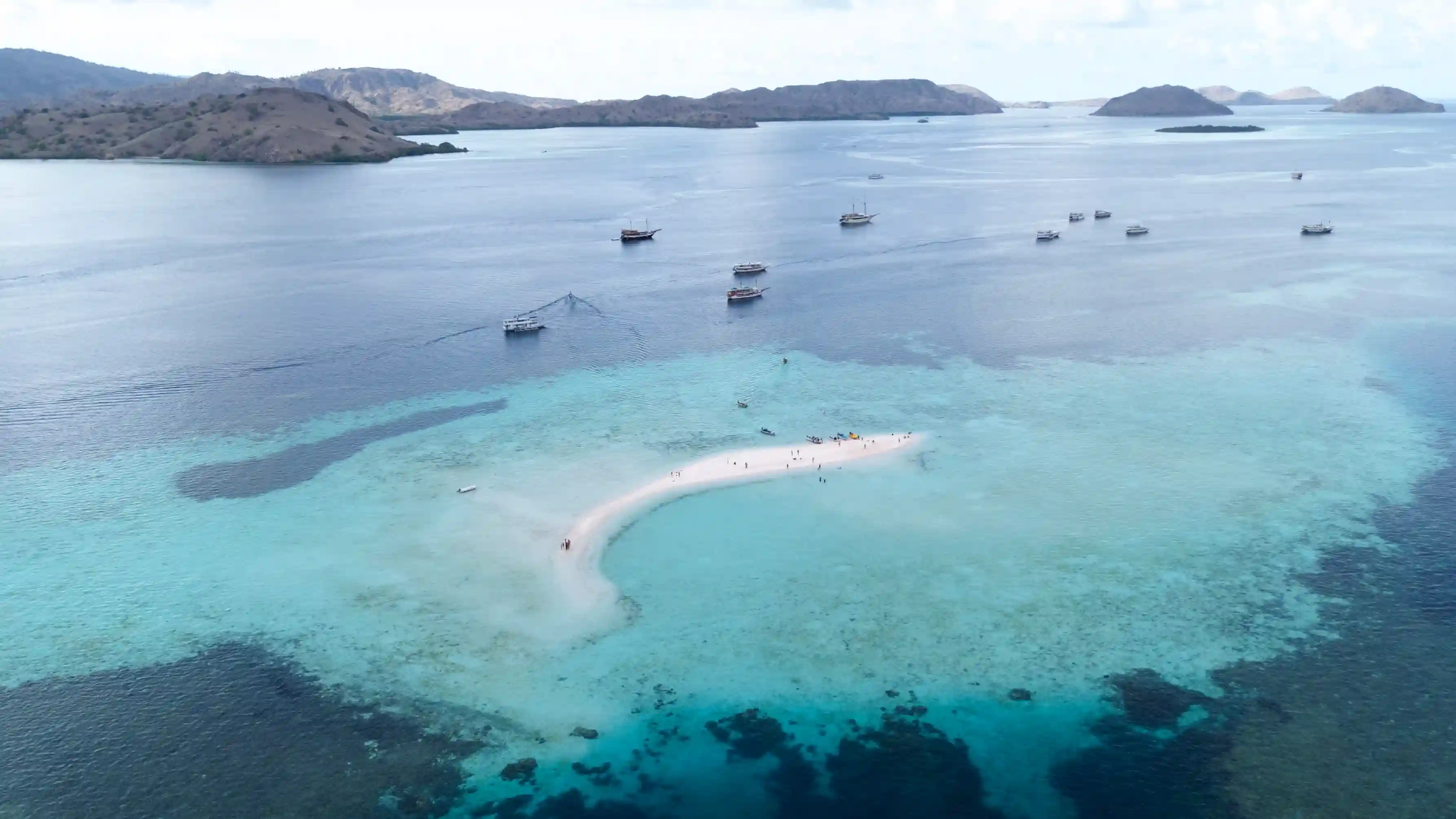 Taka Makassar Komodo National Park | Komodo Island Tour Aura Suci Liveaboard