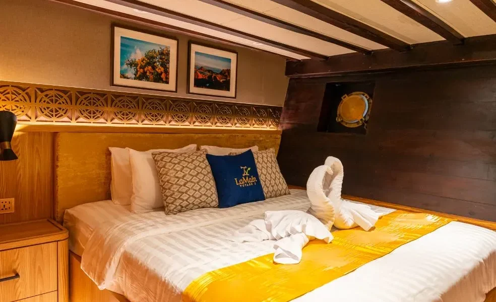 Shared Komodo Liveaboard Rp 9,500,000 Superior Cabin Labuan Bajo