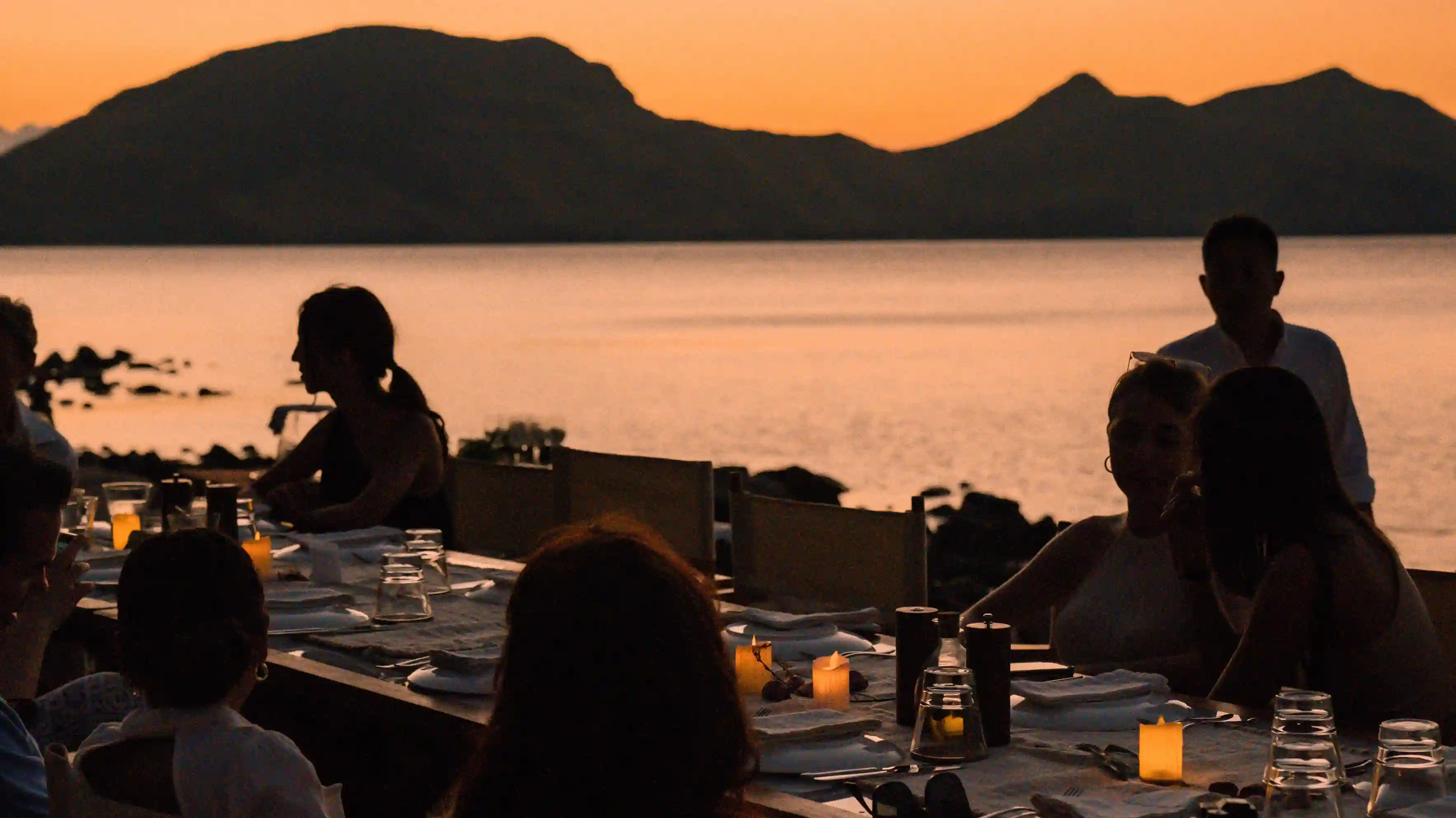 Can I Bring Alcohol on a Komodo Boat?