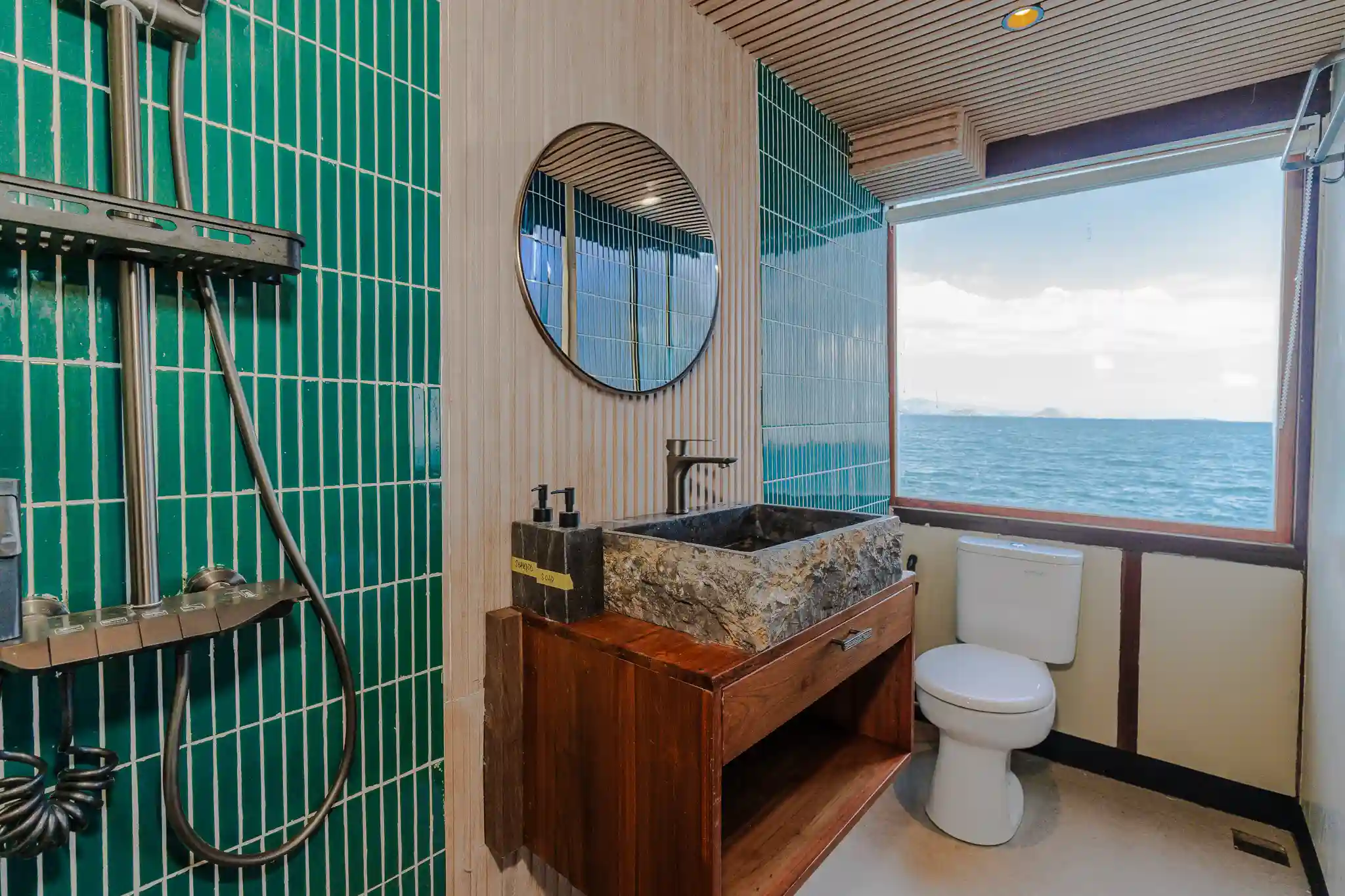 Do Komodo Boats Have Private Bathrooms?