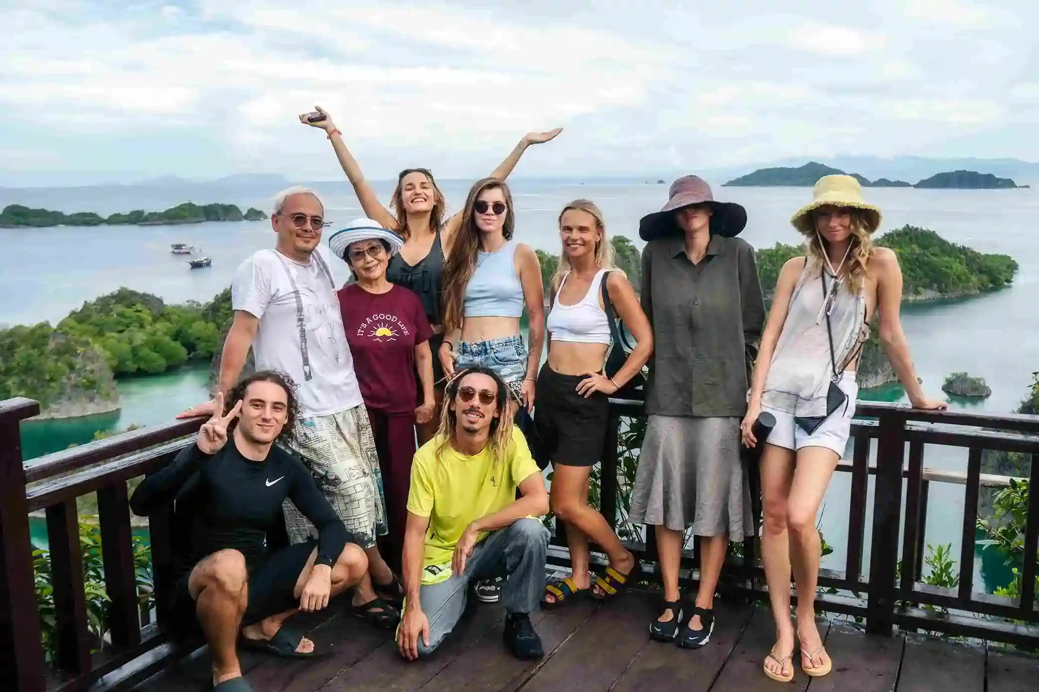 A group of guests on board a Komodo phinisi cruise